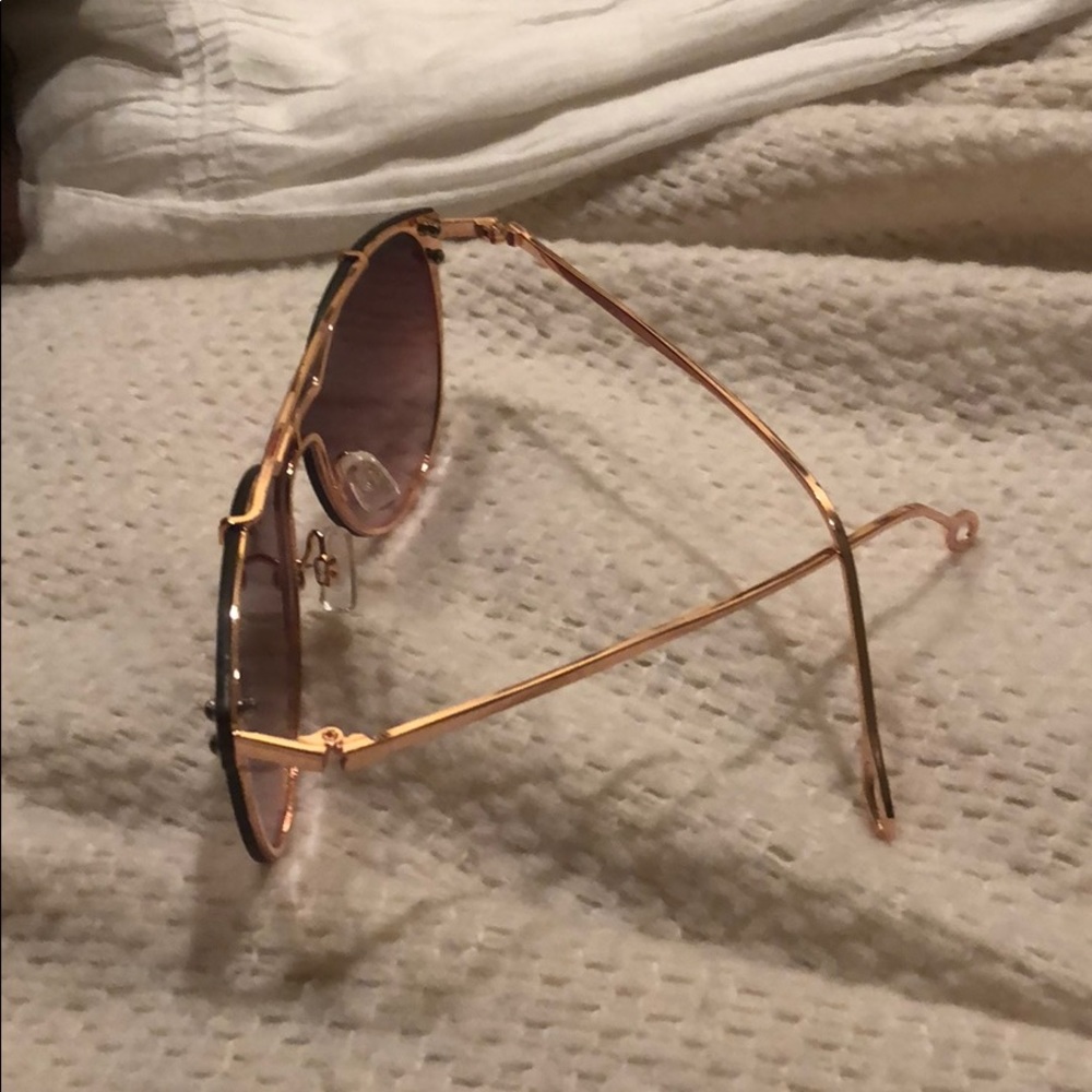 Sunglasses - Picture 3 of 4